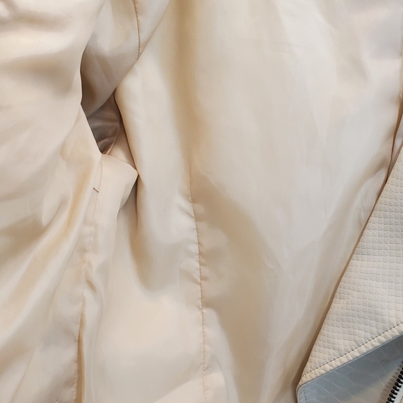 COPY - GUESS SNAKESKIN VEGAN CREME MOTO JACKET, SZ LRG - Picture 10 of 13